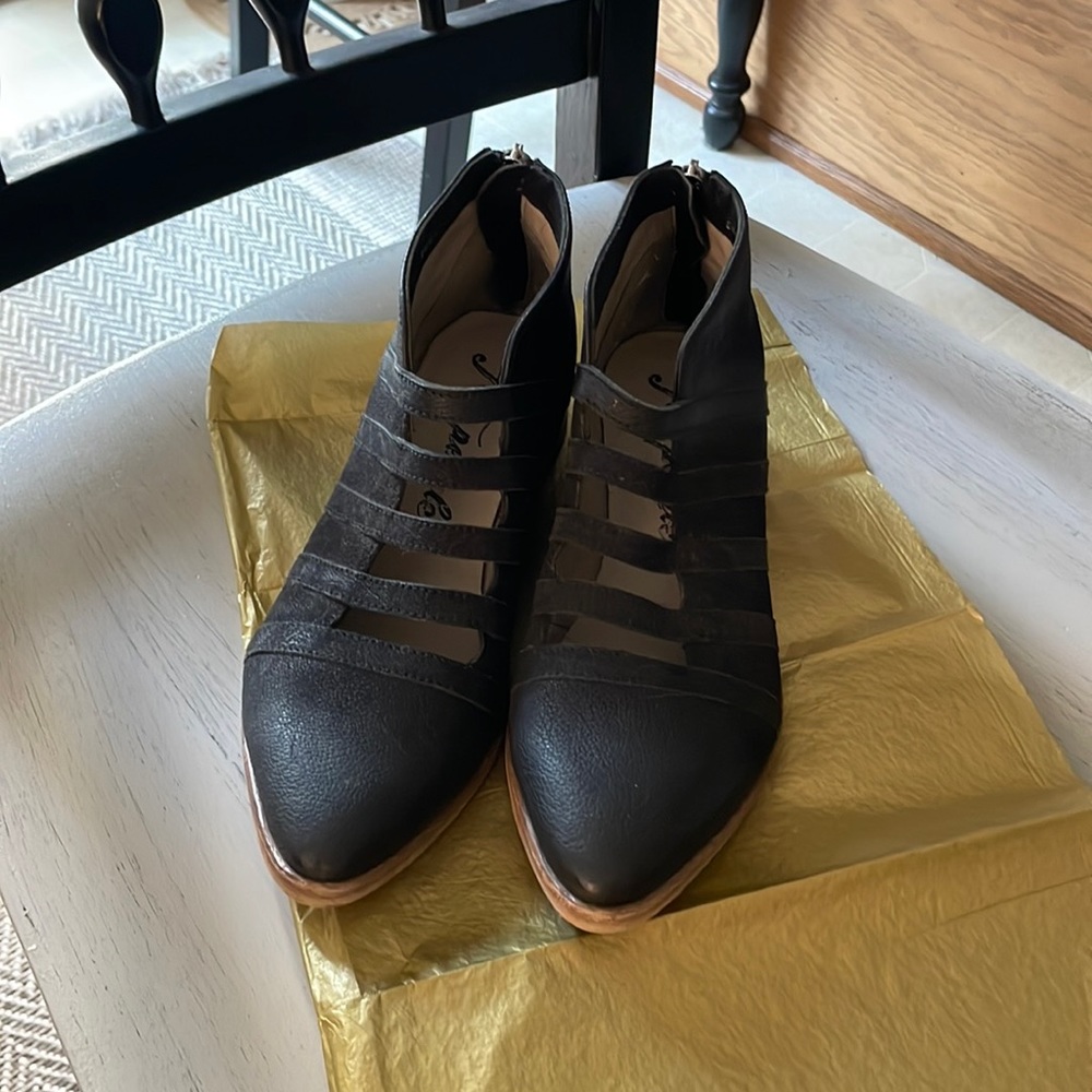FREE PEOPLE BOOTIES